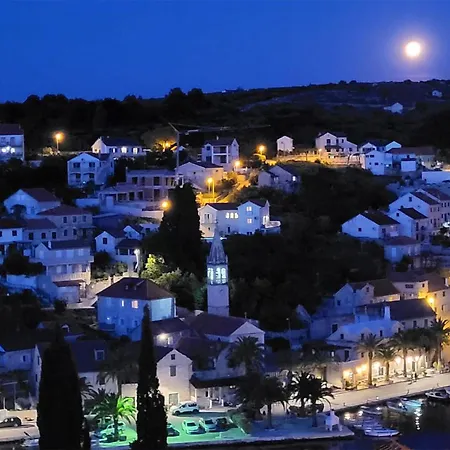 In - Supetar * Splitska