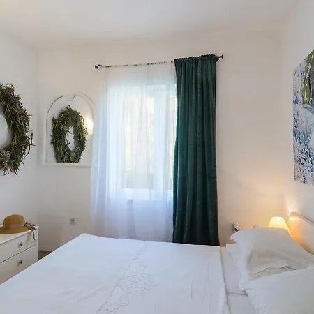 In - Supetar * Splitska